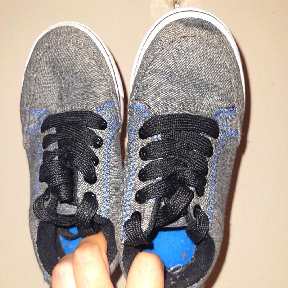 Kids Airwalk sneakers